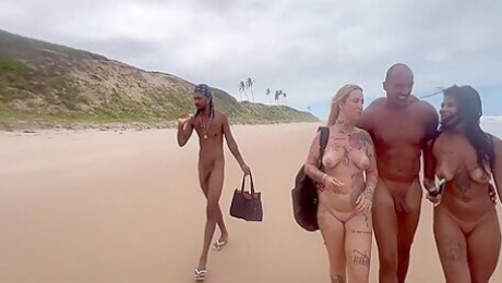 Fui Com Minha Amiga Da A Bucetinha Em Uma Praia De Nudismo Para Os Pirocudos 12 Min